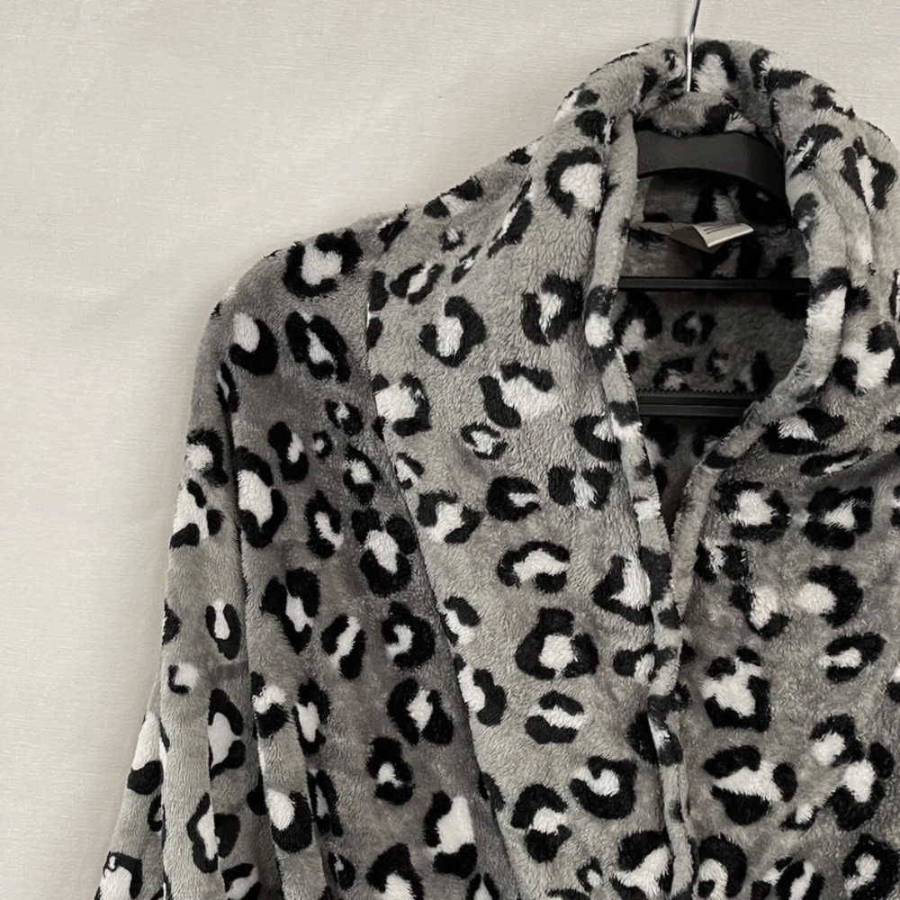 Leopard Print Women's Robe - Picture 8 of 8